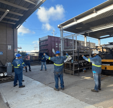 Equipo Autocom trabajando